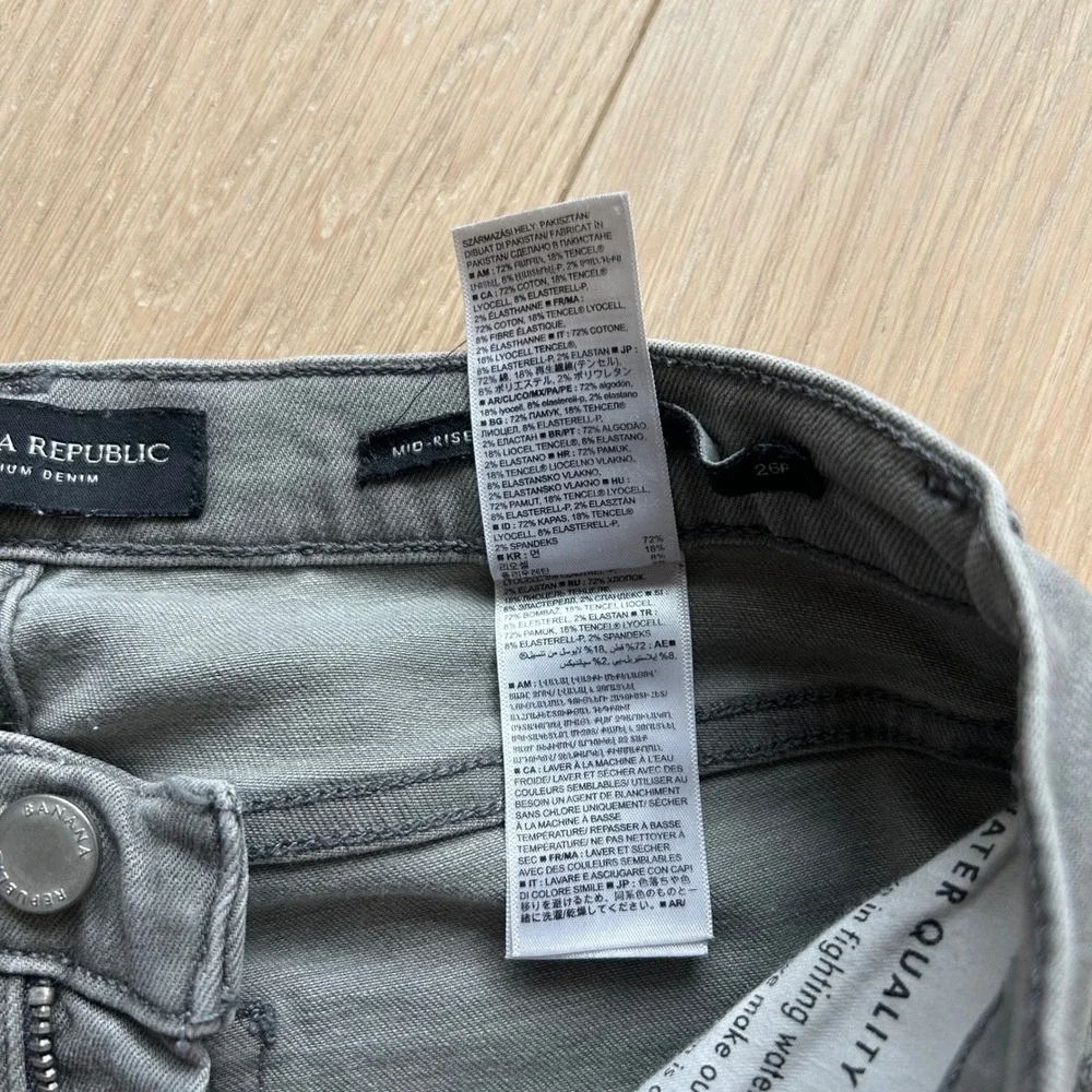 Banana Republic Mid Rise‎ Skinny Raw Hem Jeans Light Grey 26P Rock Grundge